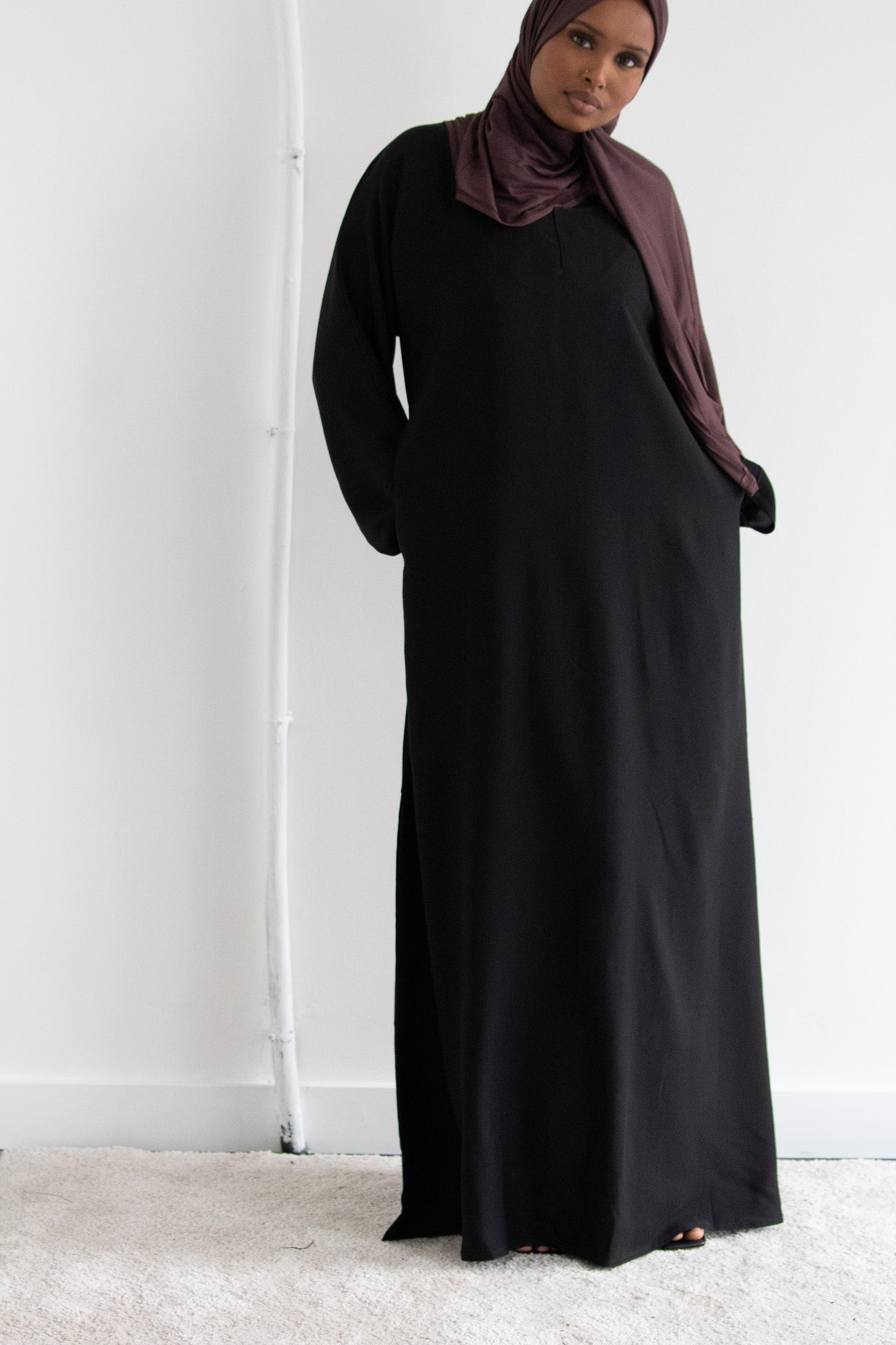 Classic Black Closed Abaya - HAWAA Clothing UK
